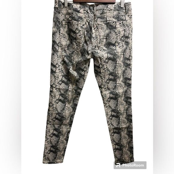 CABI Python King Snake Print Skinny Pants Jeans SZ 8 Edgy Animal Print Reptile - Picture 3 of 4